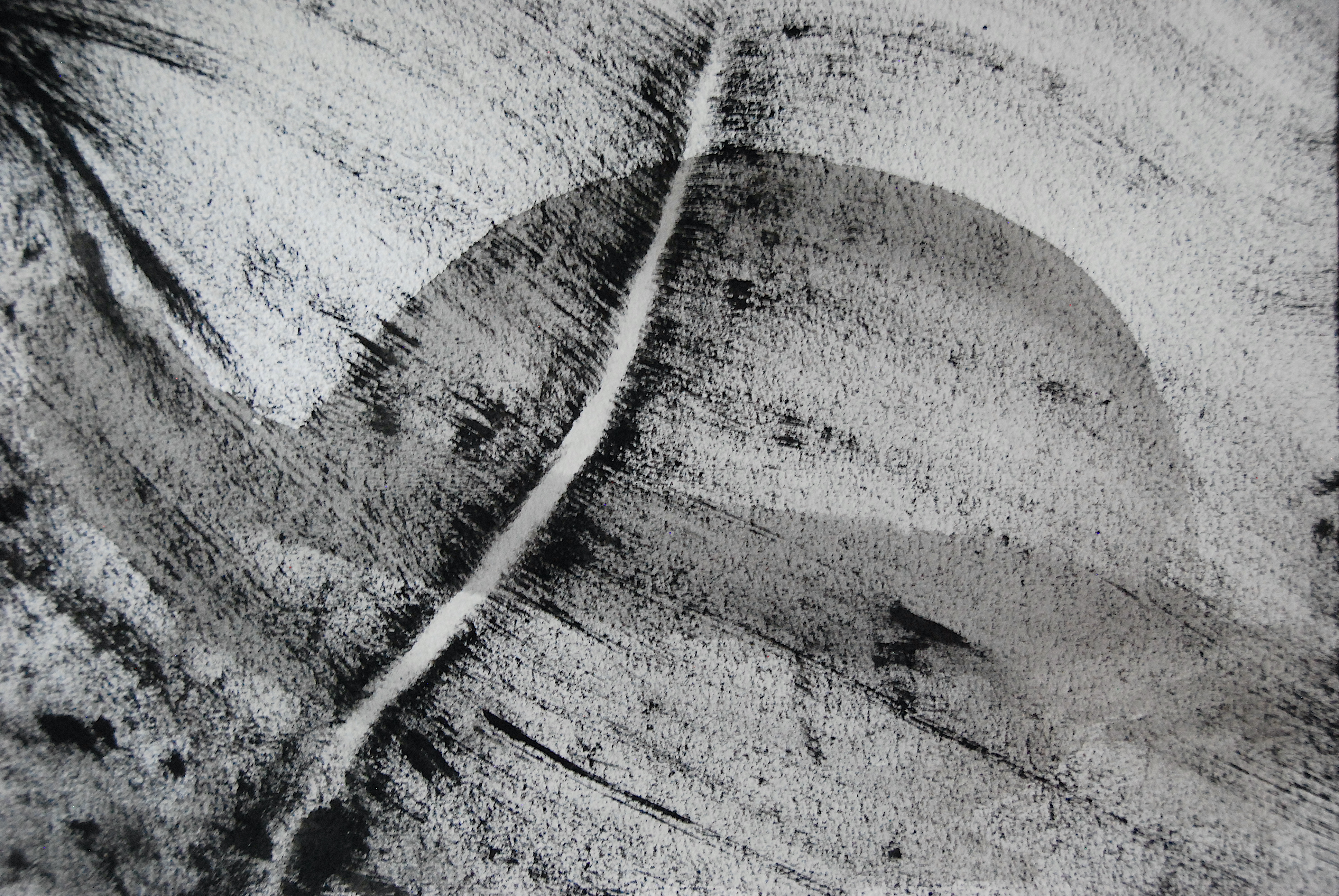 Matière — Alma Oren, détail de surface et de geste